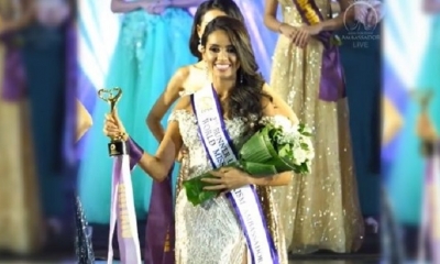 Bellísima. María Elena Antelo con su banda y corona de segunda finalista. Foto: EL DEBER