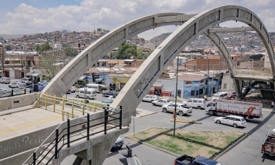 El puente caído en la avenida Independencia y 6 de Agosto.