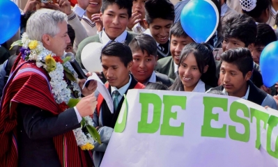 Álvaro García Linera en la entrefa de una Unidad Educativa en El Alto/Foto. Vicepresidencia
