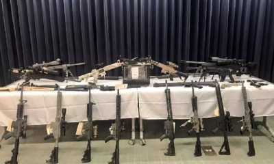 En el inmueble incautaron 28 armas de fuego y 66 mil municiones; 12 de las armas de fuego 