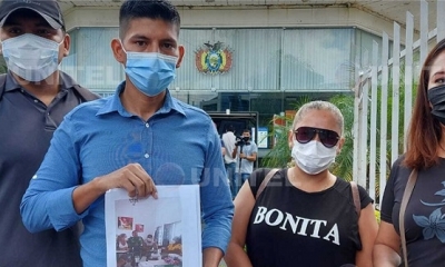 La testigo indicó que eran más de 100 personas que firmanban por sueldos de aproximadamente de Bs 3.500.