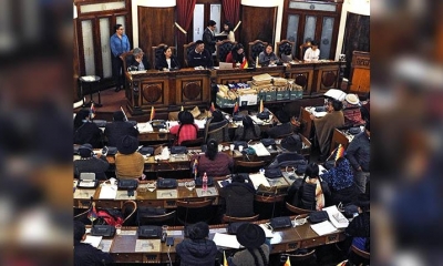 La decimocuarta sesión de la ALP para elegir vocales electorales, ayer. | AFP