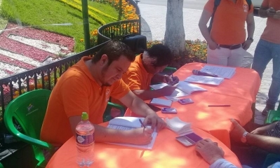 Pese a las amenazas del diputado se continúa con la recolección de firmas/Foto. RRSS