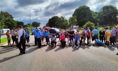 Un punto de bloqueo en La Guardia, Santa Cruz, por parte de docentes