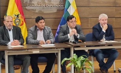 Los jefes de bancada junto a Jerges Mercado. 