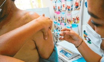 En los centros médicos siguen vacunando contra la influenza. Foto: EL DEBER