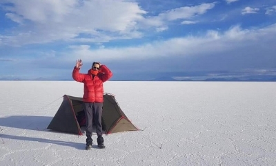 Alban Tessier, atravesó a pie, en 6 días, 140 Km del Salar de Uyuni. Foto: Twitter