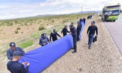 Realizan extendido de la bandera de la reivindicación marítima en el tramo Oruro - Caracollo