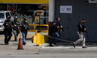 Un nuevo enfrentamiento entre policías y bandas criminales se han estado produciendo en la capital venezolana desde el último miércoles. | Fuente: AFP