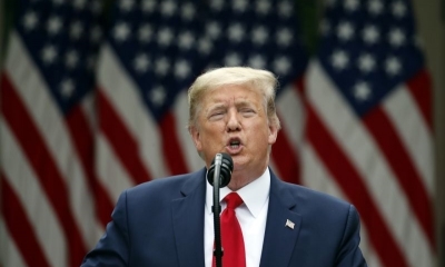 El presidente estadounidense Donald Trump habla en los jardines de la Casa Blanca el viernes, 29 de mayo del 2020. 