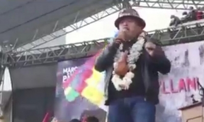 El secretario ejecutivo de la Central Obrera Boliviana (COB), Juan Carlos Huarachi, durante el acto en plaza San Francisco