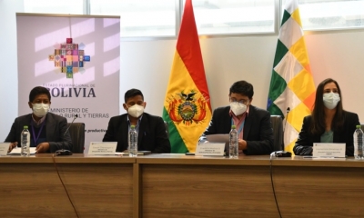 Las autoridades suscribieron el convenio/Foto. ABEN