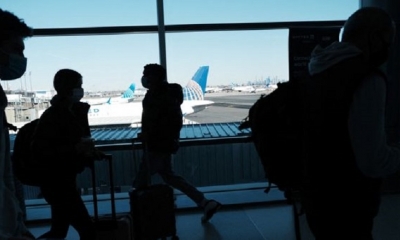 Gobierno argentino defiende polémica medida que restringe compra de pasajes al exterior 