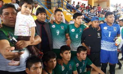 Evo Morales con los estudiantes que participan en los Juegos Estudiantiles/Foto. BTV