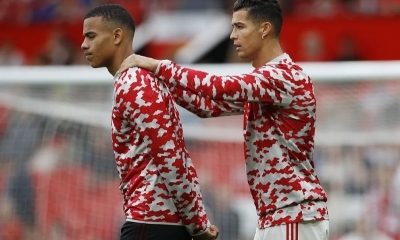 Cristiano Ronaldo junto a Mason Greenwood en una foto de archivo del Manchester United.