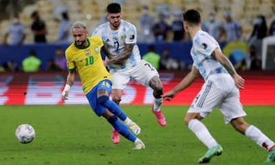 Partido entre Brasil y Argentina en la final de la Copa América. | EFE