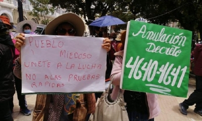 Grupo persiste en su protesta y exigen la abrogación de decretos.