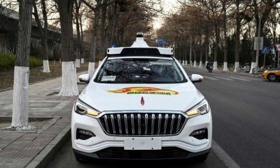 La reserva del taxi sin conductor se realiza a través de un teléfono celular.