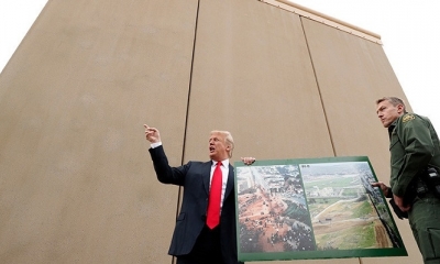 Donald Trump revisa prototipos de muros fronterizos cerca del Puerto de Entrada de Otay Mesa en San Diego. Foto: RT