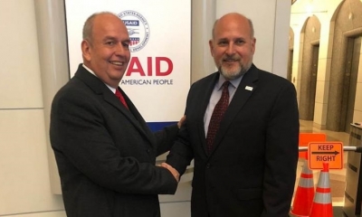 El ministro de Gobierno, Arturo Murillo, junto al administrador Adjunto para América Latina y el Caribe de la Usaid, John Barsa. | @MindeGobierno