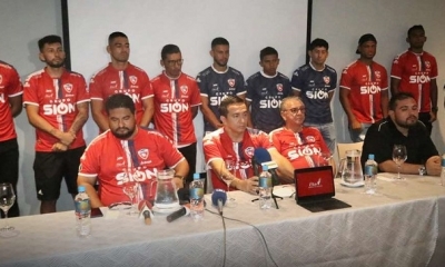 El presidente de Royal Pari presentó este lunes a los refuerzos para este año.