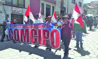 Los cívicos marcharon ayer por la abrogación del Código Penal.