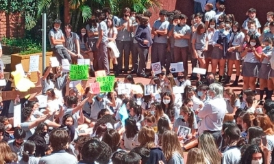 La sentada realizada por las alumnas acosadas por sus compañeros