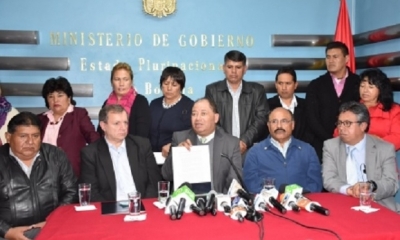 El Gobierno y el Colegio Médico de Bolivia rubricaron un acuerdo que pone fin al paro indefinido que implementaron hace 47 días