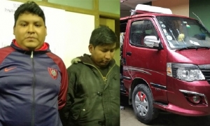  En este minibus se transportaban los delincuentes/Foto. Edwin Apaza