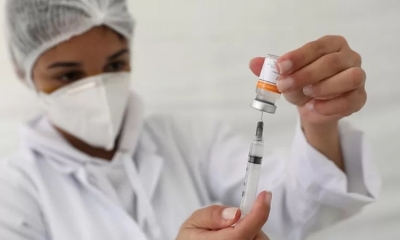 Las vacunas contra la covid-19 siguen sirviendo para lo que fueron diseñadas: la prevención de casos más graves de la enfermedad.