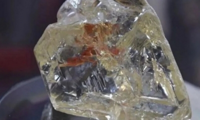 La masiva piedra preciosa se conoce como el 