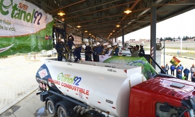 El vicepresidente Álvaro García Linera, junto a Yacimientos Petrolíferos Fiscales Bolivianos (YPFB), la venta de la nueva gasolina Súper Etanol 92