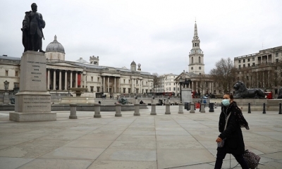 Una mujer con mascarilla en Londres, Reino Unido, el 18 de marzo de 2020.