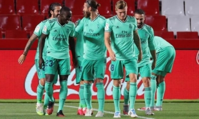 Jugadores del Real Madrid festejan el primer gol, convertido por el francés Ferland Mendy. | EFE