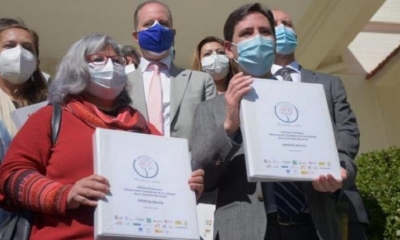 La delegación de Observa Bolivia junto al presidente del TSE