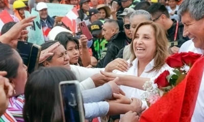 Boluarte regresó a Ayacucho por primera vez desde las manifestaciones antigubernamentales, aunque su presencia fue rechazada por grupos de familiares