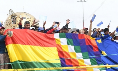 La unión de la bandera fue hecha por organizaciones sociales, académicos, universitarios, estudiantes, funcionarios públicos entre otros sectores.