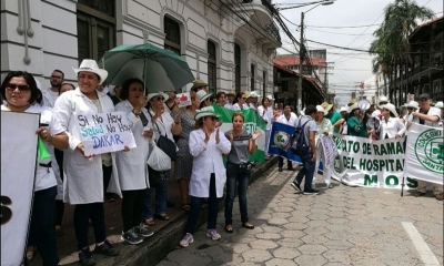Médicos realizaron una marcha después de su asamblea