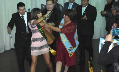 Así se pelearon  las autoridades/Foto. RRSS