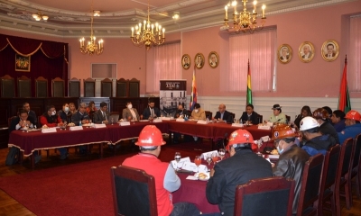 Gobierno y COB dialogan respecto a derechos laborales y reforma judicial. 