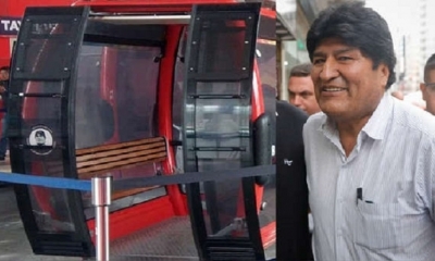 La imagen de Evo Morales aparece impresa en las cabinas del teleférico de La Paz. | Fuente: AFP