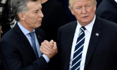El presidente argentino Mauricio Macri y su homólogo estadounidense Donald Trump se saludan durante la Cumbre G20 en Hamburgo, el 7 de julio de 2017