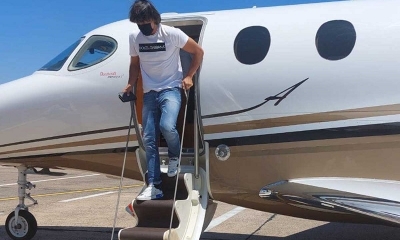 Martins desciende del avión que lo llevó a Asunción