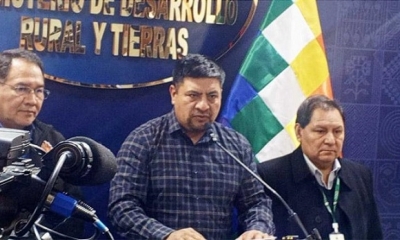 El ministro de Desarrollo Rural y Tierras, Yamil Flores Lazo, en conferencia de prensa este jueves en La Paz.
