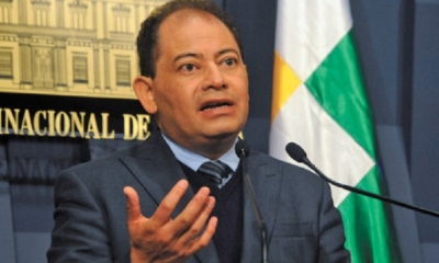 El ministro de Gobierno, Carlos Romero, denunció el viernes que los médicos estuvieron armados y no cumplieron su compromiso de levantar el bloqueo
