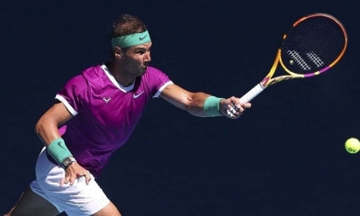 Rafael Nadal sigue a paso firme en Australia.