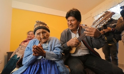 El expresidente de Bolivia, Evo Morales ( D )
