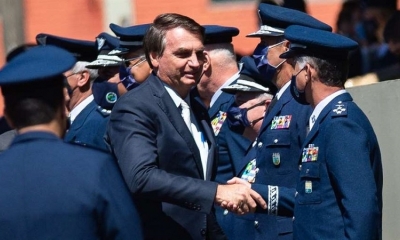 El presidente brasileño, Jair Bolsonaro, ha cuestionado medidas contra el covid-19 apoyadas por la ciencia.