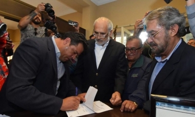 El líder de Sol.bo Luis Revilla y el expresidente Carlos Mesa