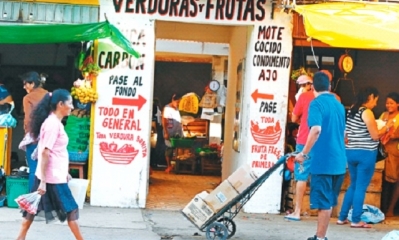 En este lugar, que está en la calle 6 de Agosto y Abaroa, acondicionaron un área para instalar los puestos. Foto: El Deber